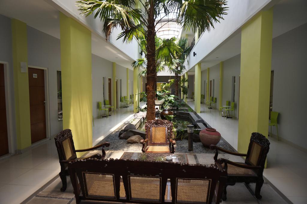 Zaen Hotel Syariah Solo Exterior foto