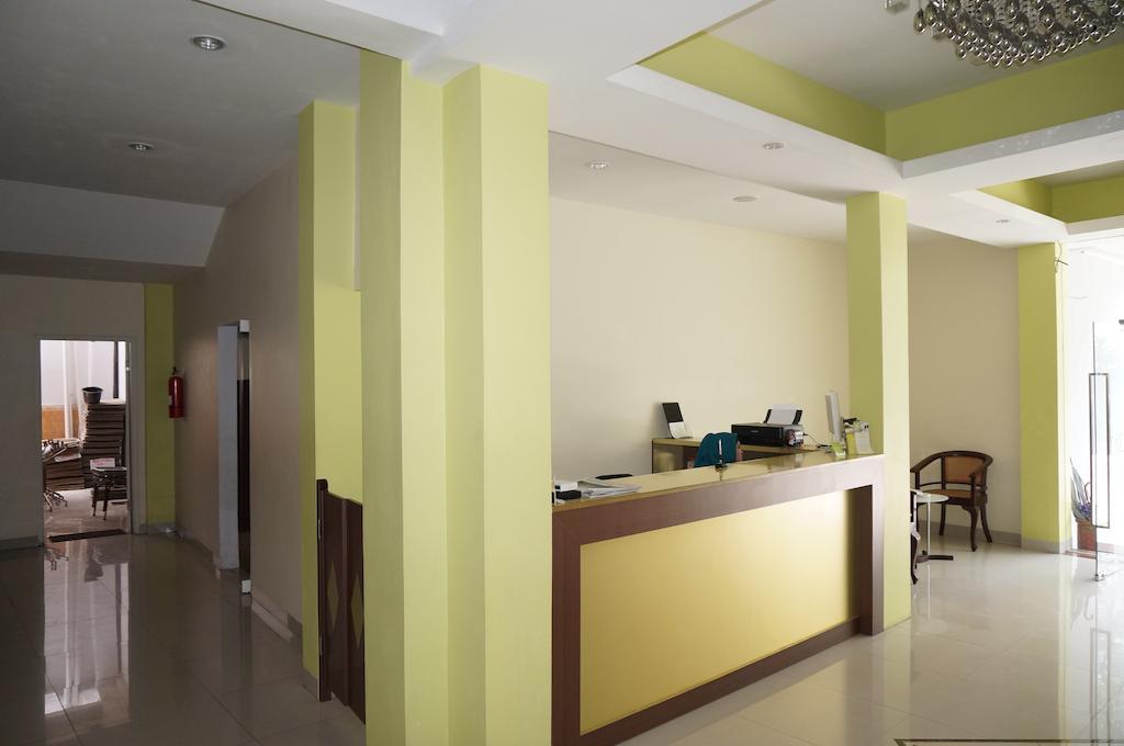 Zaen Hotel Syariah Solo Exterior foto
