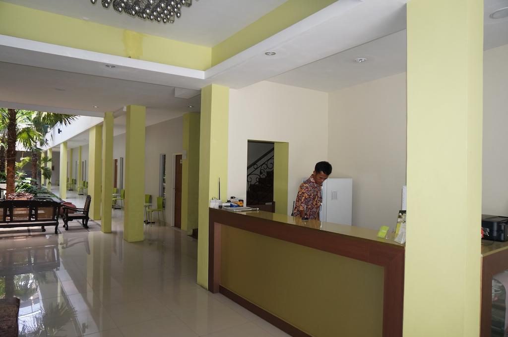 Zaen Hotel Syariah Solo Exterior foto