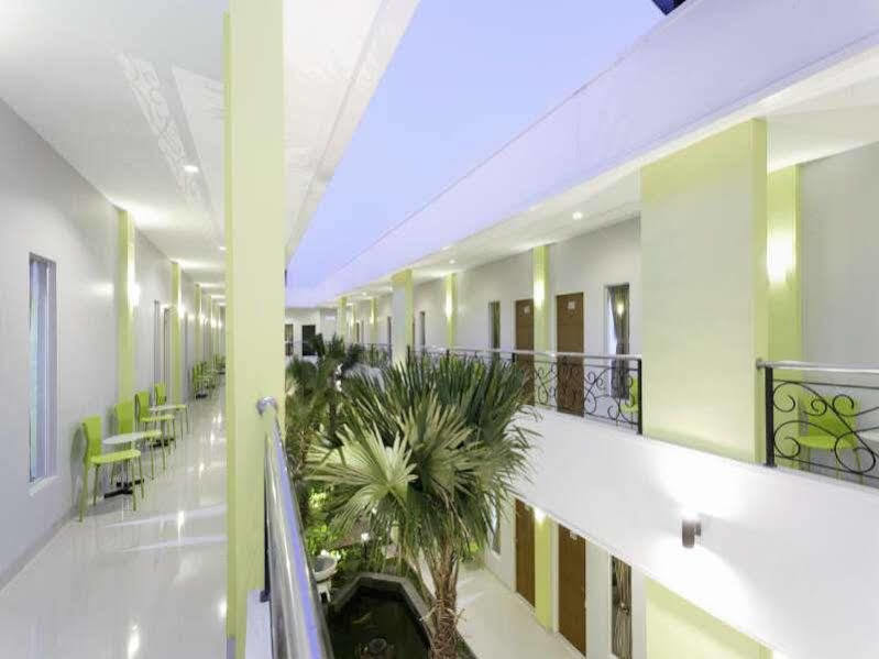 Zaen Hotel Syariah Solo Exterior foto