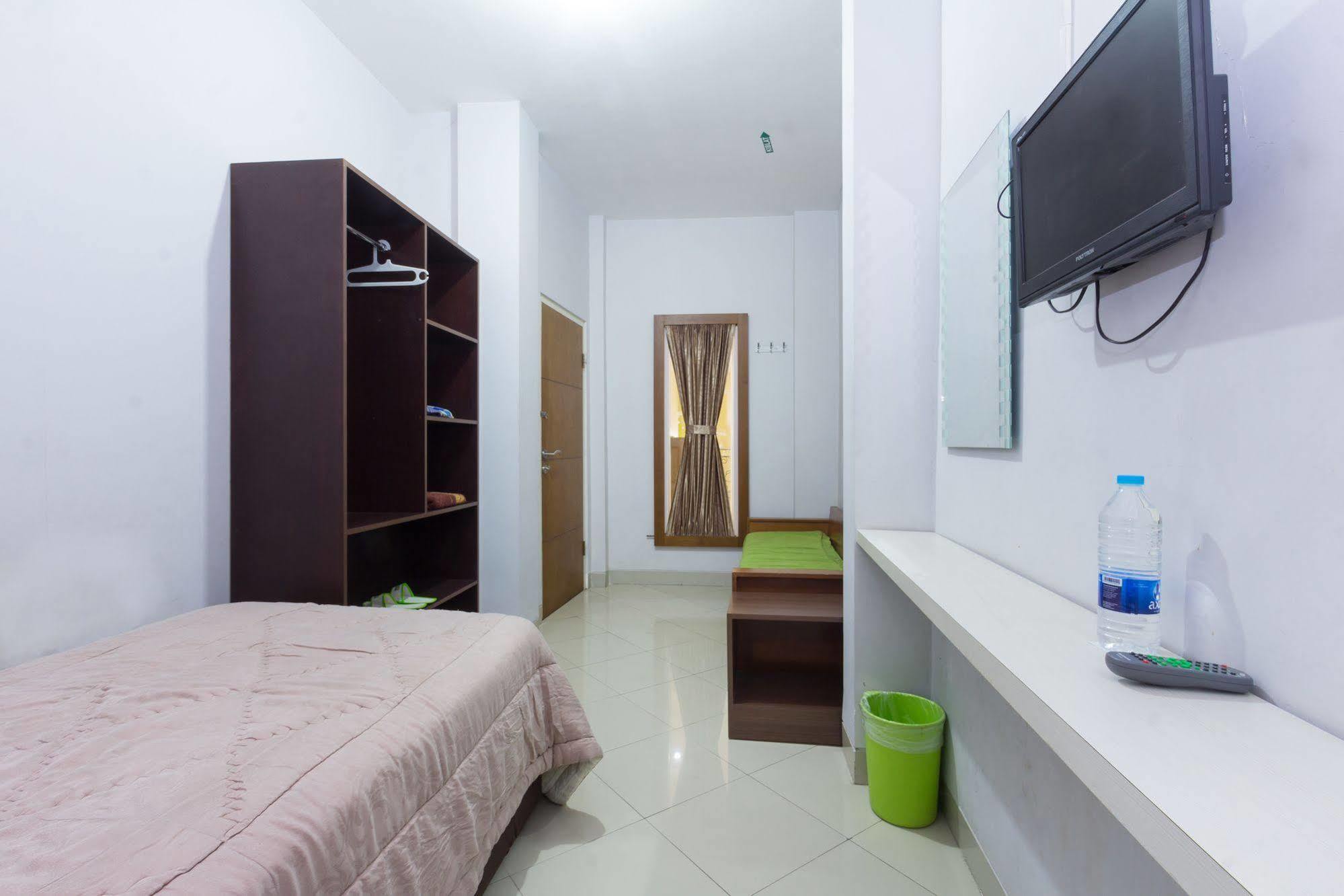 Zaen Hotel Syariah Solo Exterior foto