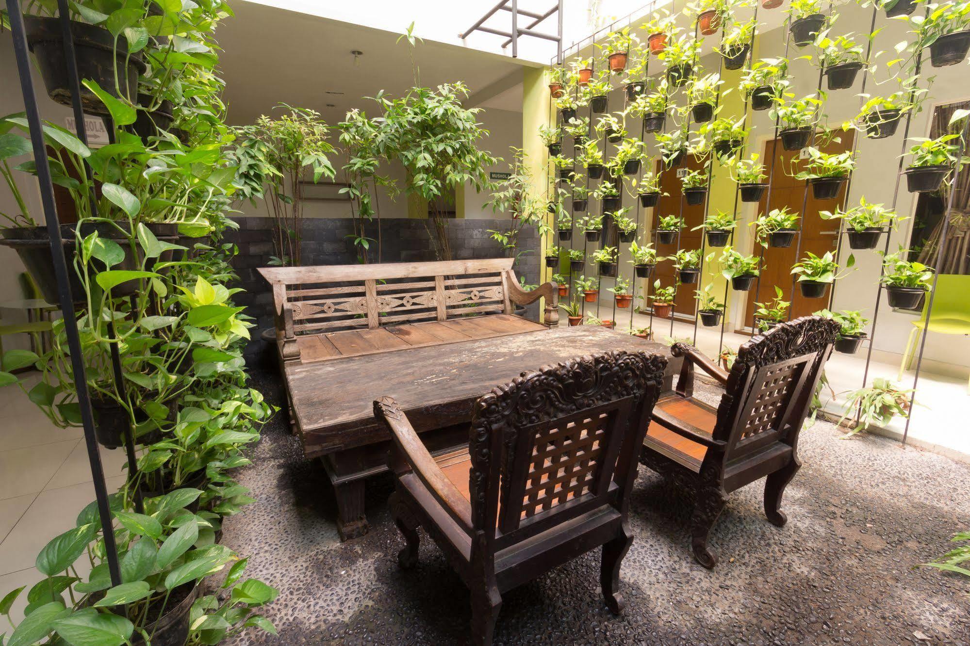 Zaen Hotel Syariah Solo Exterior foto