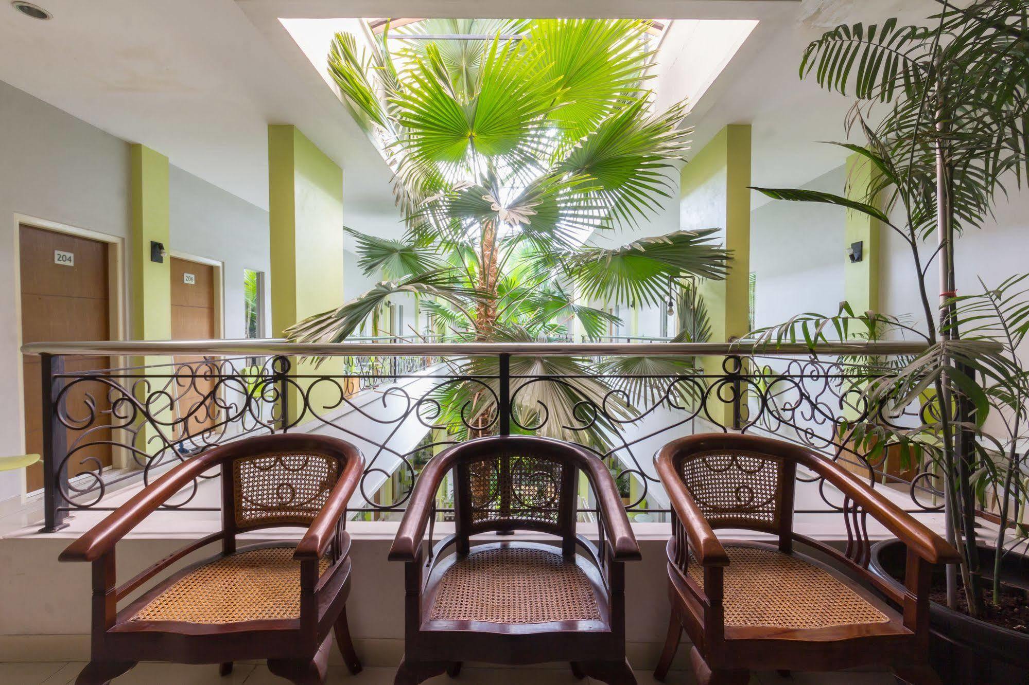 Zaen Hotel Syariah Solo Exterior foto