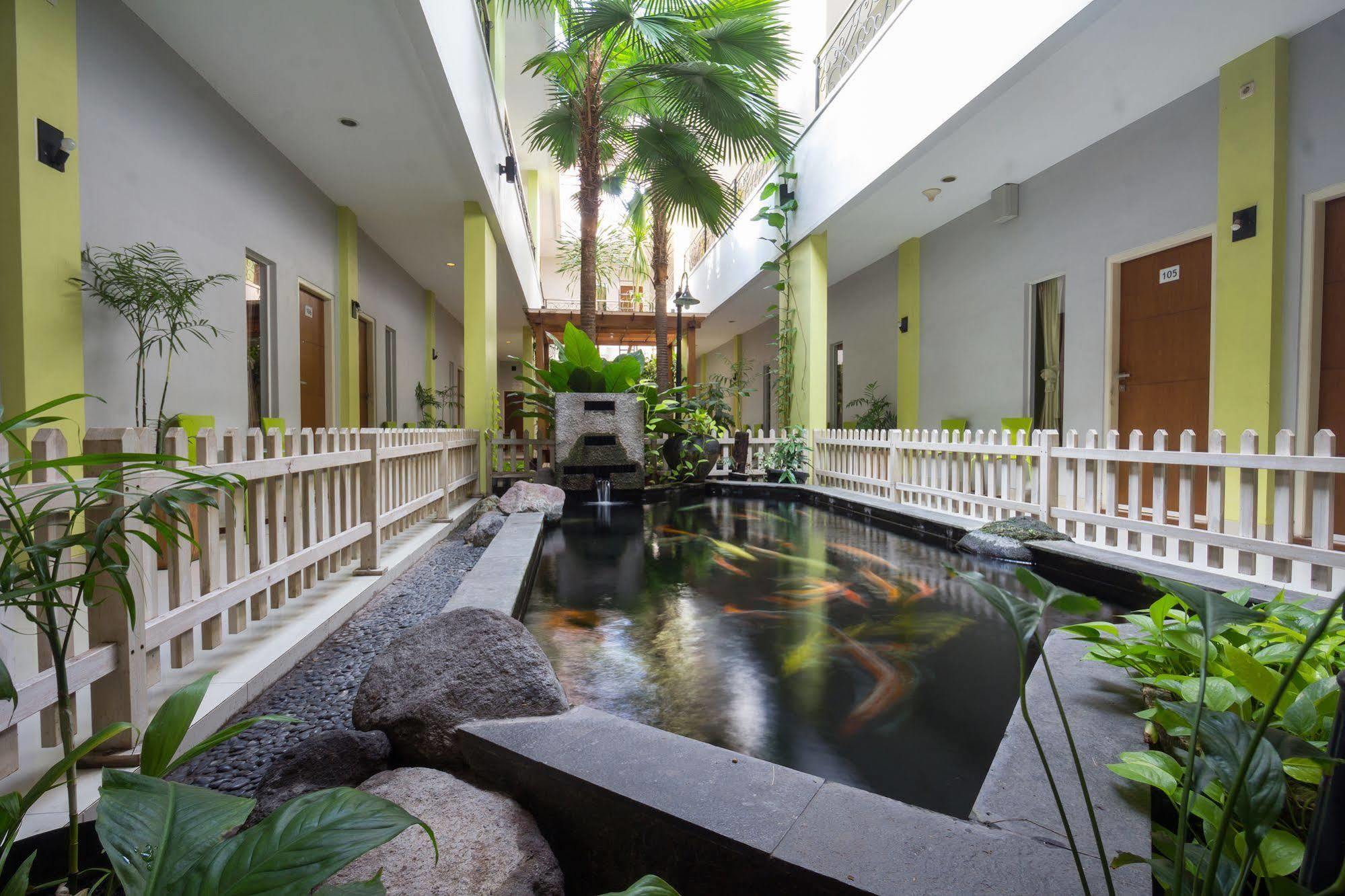 Zaen Hotel Syariah Solo Exterior foto