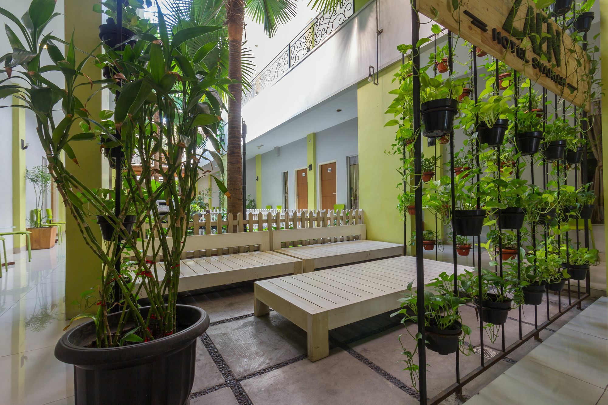 Zaen Hotel Syariah Solo Exterior foto